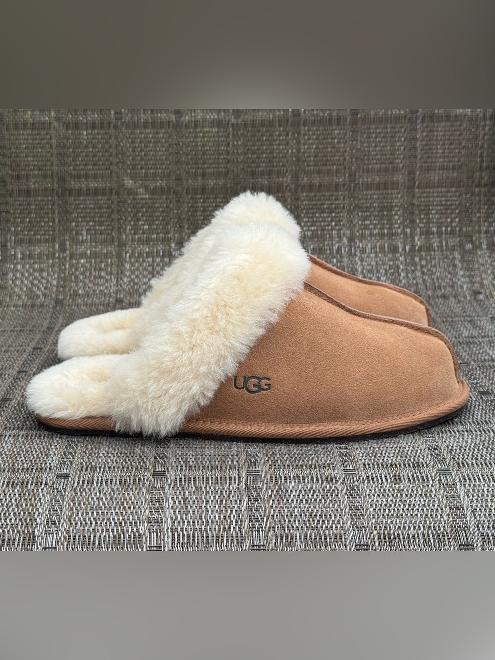 Ugg Scuffette ll Slippers Chestnut Size 8 Brand New!